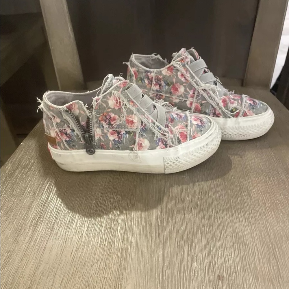 blowfish kids girls malibu gray floral no tie slip on 1.5 sneaker shoe
